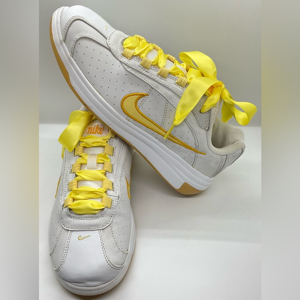 🦊 NIKE Sunburst Yellow & White Leather Trainers Sneakers Womens 7.5 Vintage